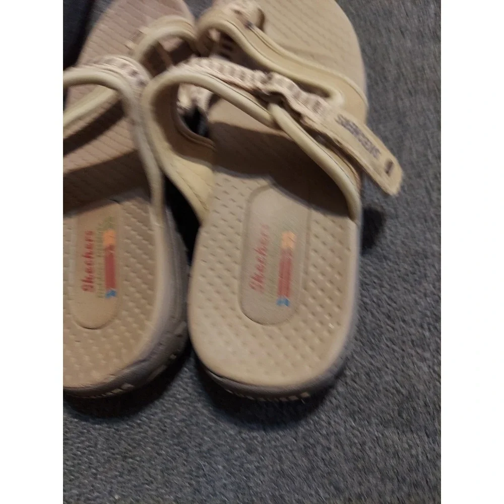 Skechers Women's 8 Reggae All Natural Outdoor Lifestyle Taupe Sandals Adjustable